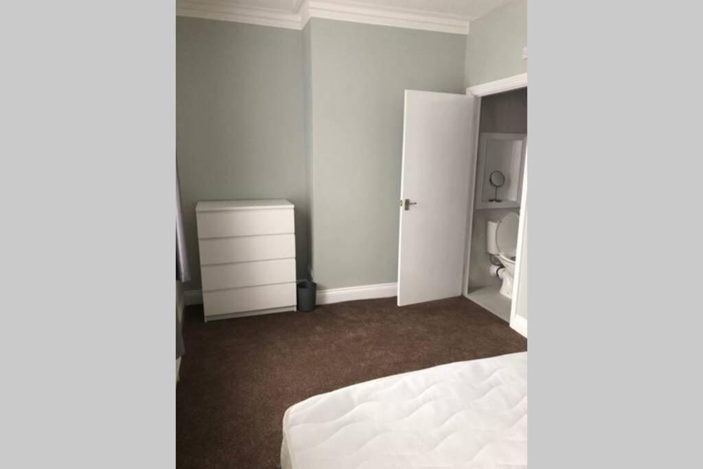4 Bedroom House In Harrogate Town Centre Zewnętrze zdjęcie
